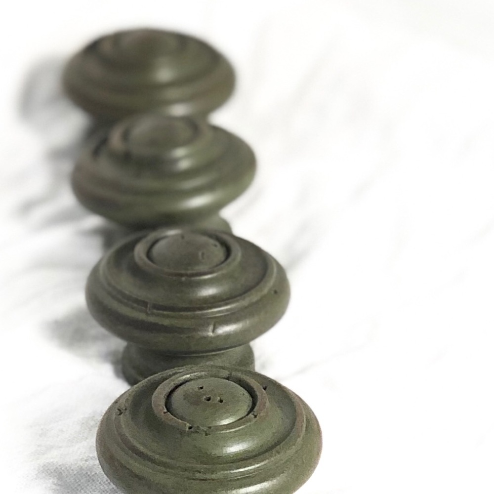 Green wooden knobs/drawer pulls set of 12 (nwot)